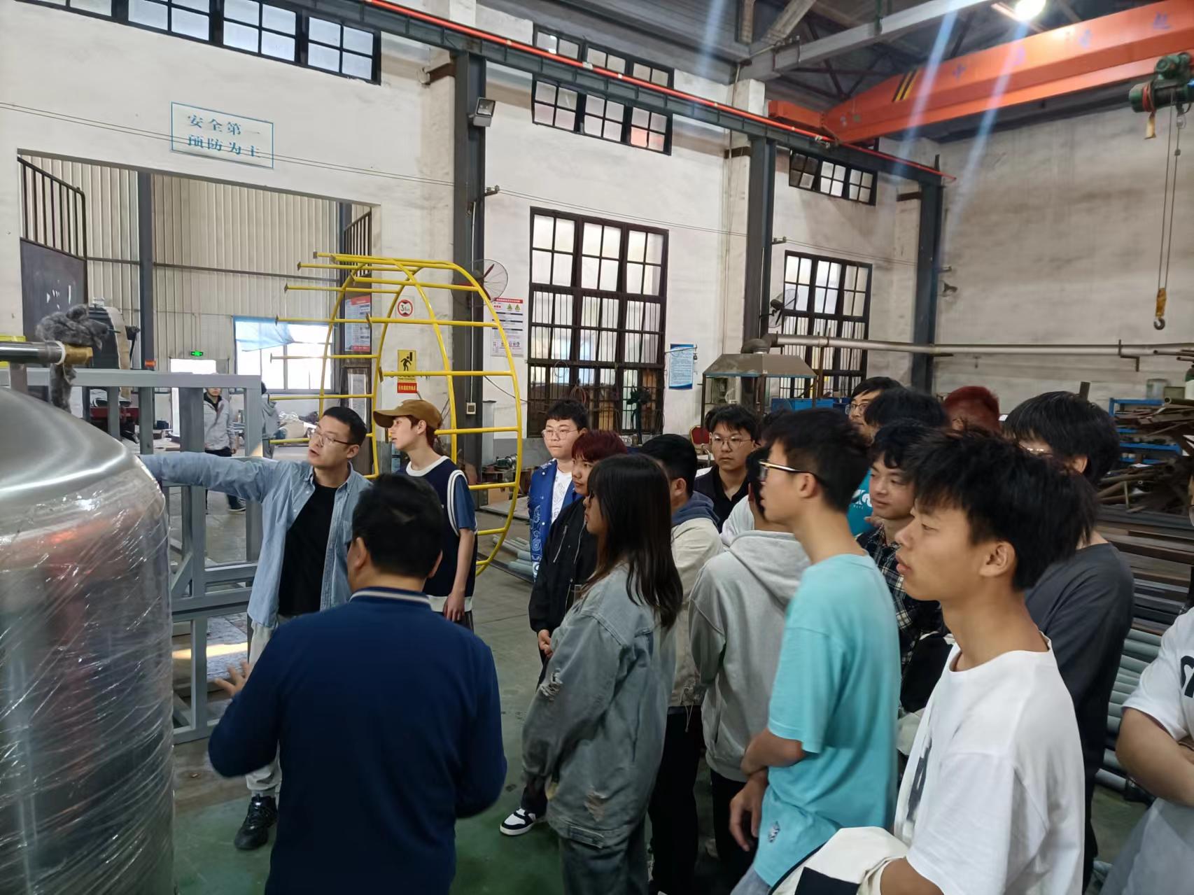 湖南工程学院近200名学生来满冠体育（中国）官方网站认知实习